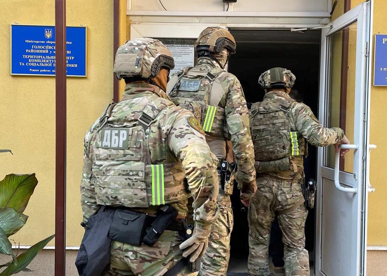 У Києві працівники ТЦК  допомогли тисячам ухилянтів – ДБР