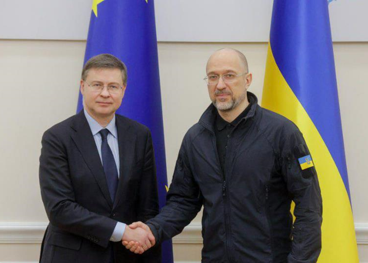 Шмигаль провів розмову з комісаром ЄС