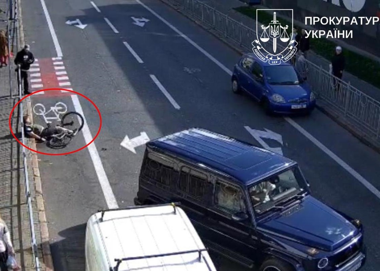У Києві водій Mercedes побив велосипедиста до втрати свідомості