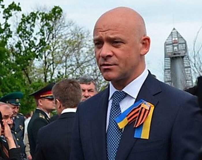 Політичний сюрреалізм по-одеськи: заставу за Труханова внесла родина одеського чиновника Барвіненка, який міг бути причетним до його відставки