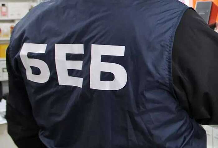 Віктор Чорний живе в елітному маєтку та їздить на люксових авто матері: реальні ціни занижені у десятки разів