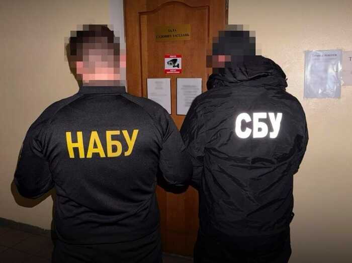 Суддю Приморського суду Одеси Дениса Донцова спіймали на хабарі 10 тисяч доларів