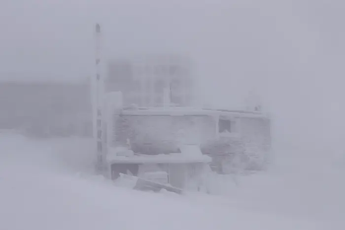 Карпати накрила негода: оголошено штормове попередження