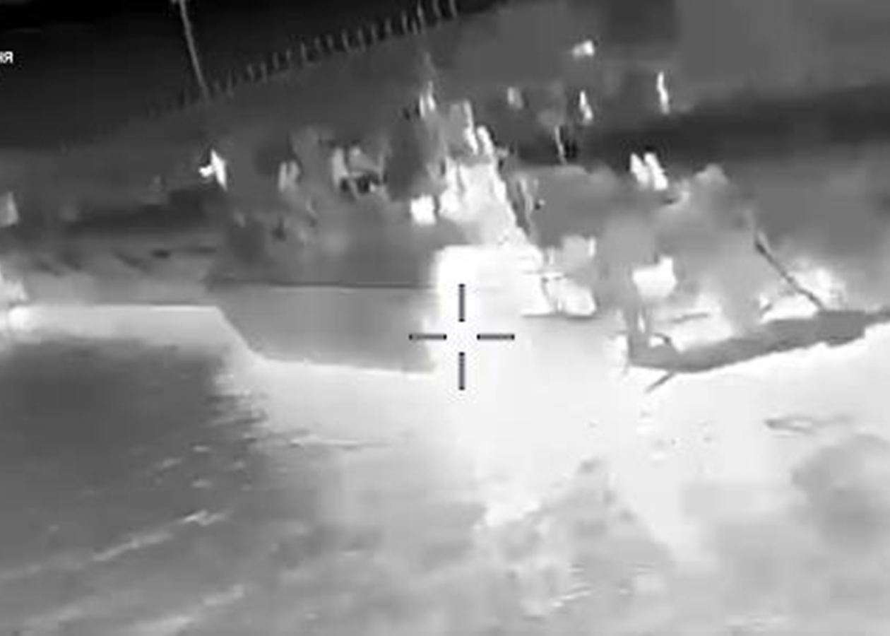 Дрони ГУР уразили катер окупантів у Криму