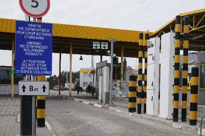 На пункті пропуску «Ягодин» ДБР затримало фуру з кавою, оформлену як соду