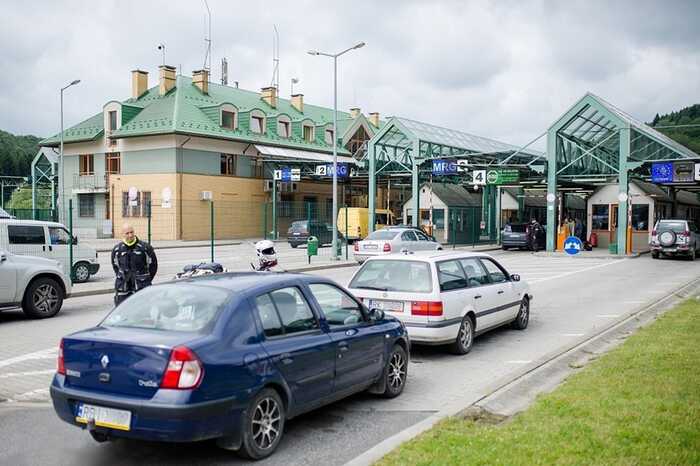 Міндіч отримав санкції за відкати на 100 мільйонів доларів, а контрабанда на «Смільниці» на 50 мільйонів доларів лишається без реакції влади — журналіст