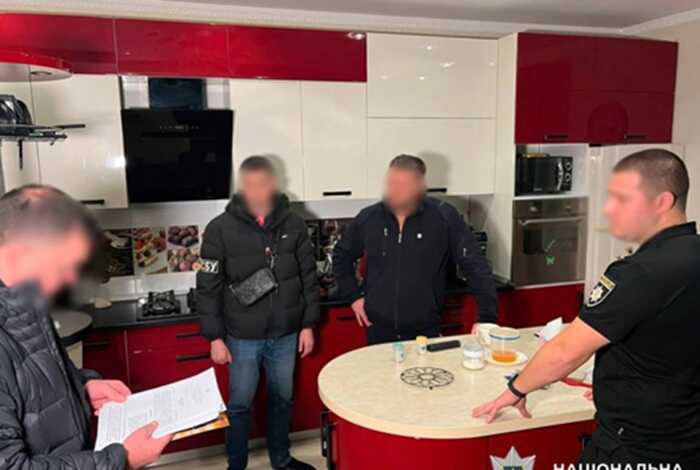 Депутата Дніпровської міськради викрили за фіктивне відрядження і відпочинок у Греції