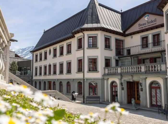 Син ексміністра юстиції Галущенко навчається у швейцарському коледжі за 200 тисяч доларів на рік