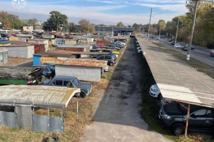 Суд повернув Києву понад 3 га землі, яку незаконно використовували під автостоянки