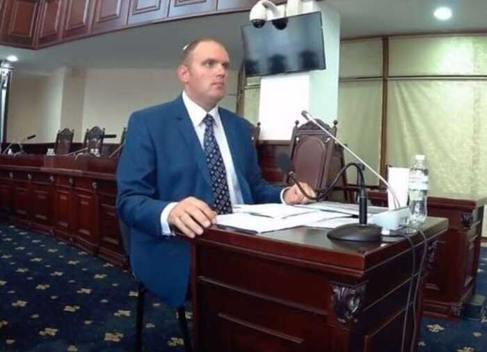 Майно на «сторонніх», занижені декларації та судові рішення без присутності: досьє судді Дмитра Роїка