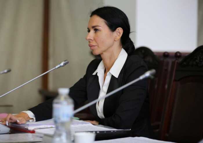 Закордонні подорожі, елітне житло і Lexus без доходів: як суддя Господарського суду Луганщини Юлія Марченко роками приховувала реальні статки родини