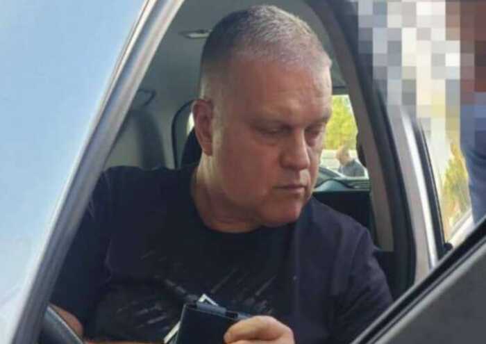 Хабар у 4 тисячі доларів — не завада: як тесть нардепа-«слуги» Козака Калініченко повернувся на митницю і отримав компенсацію