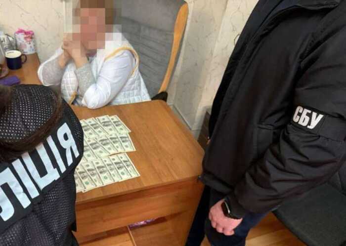 В Одесі депутатку Торбинську викрили на хабарі 8 тисяч доларів за землю: їй загрожує до 10 років ув’язнення