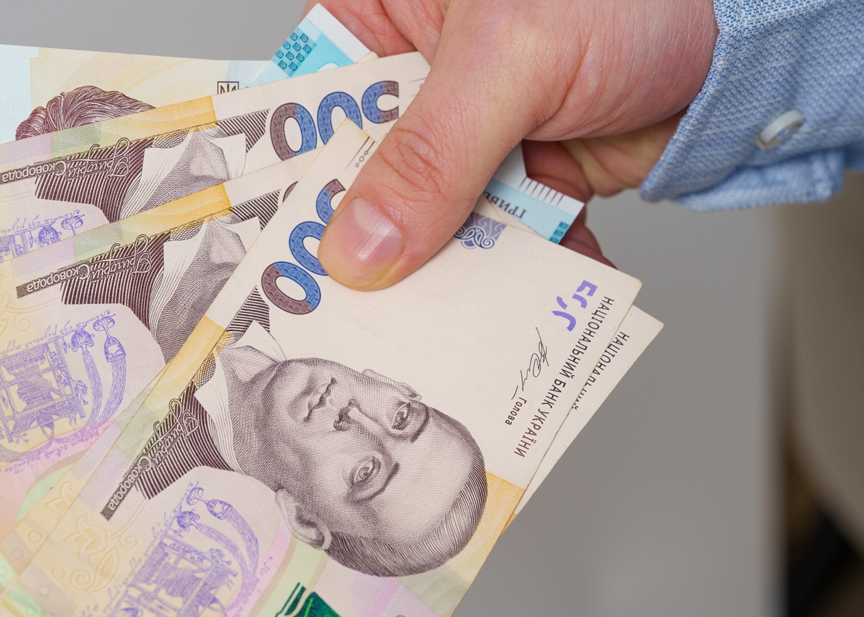 Стартували перші виплати тисячі Зимової підтримки