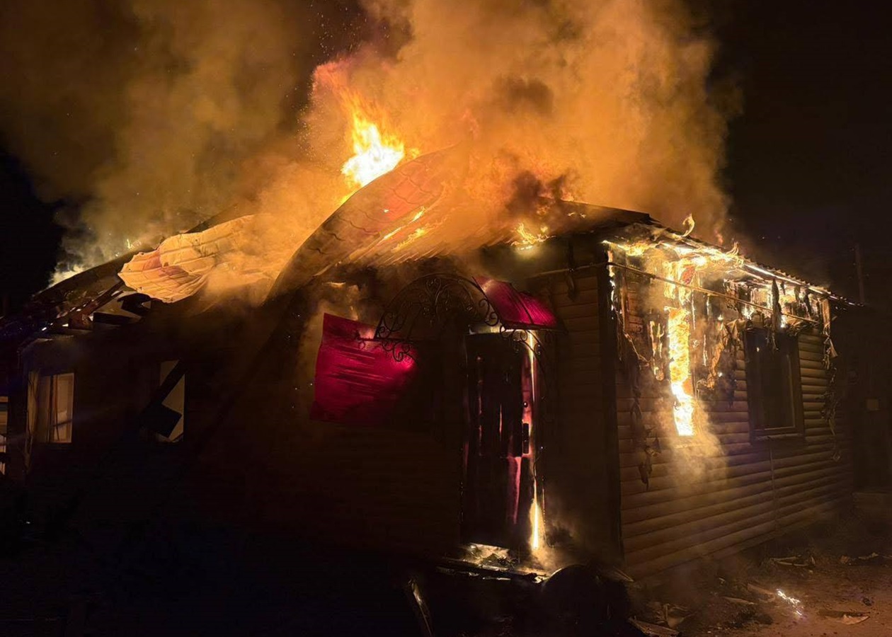 Росіяни обстріляли енергоінфраструктуру Чернігова, виникла пожежа