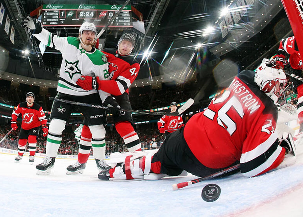 Перемога та розгром: результати ночі в НХЛ