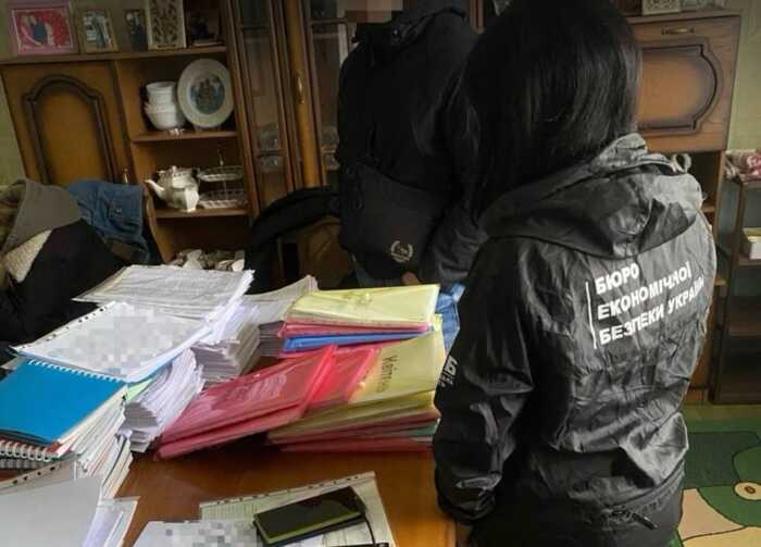 БЕБ на Буковині викрило схему «дроблення бізнесу» у сфері міжнародних перевезень