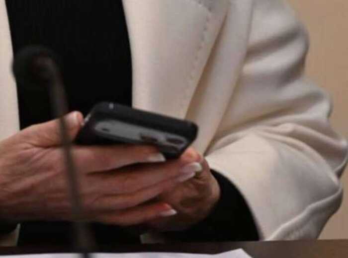 Секретні розмови з Копитіним: Тимошенко намагалася сховати секрети через Signal на iPhone 13 – прокурор