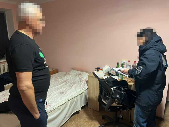 ДБР викрило переплату у 18 мільйонів гривень під час закупівлі армійських ліжок в Одесі