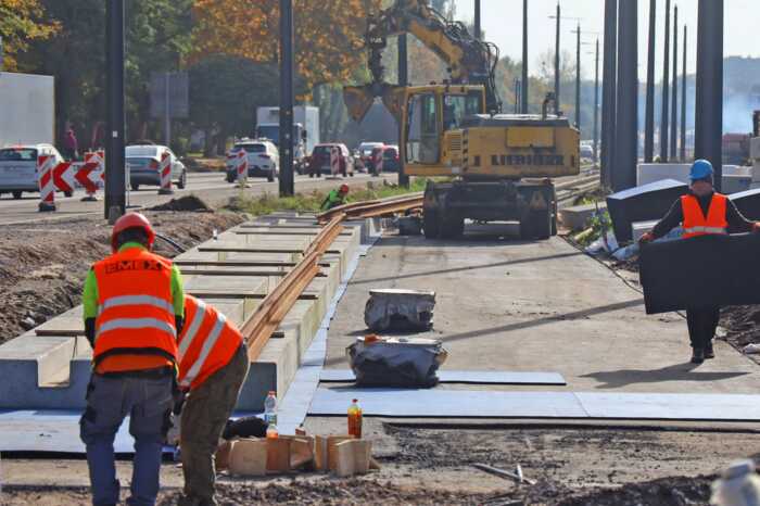 Посадовців КМДА та комунальників підозрюють у розтраті 4,5 мільйона гривень під час ремонту дороги