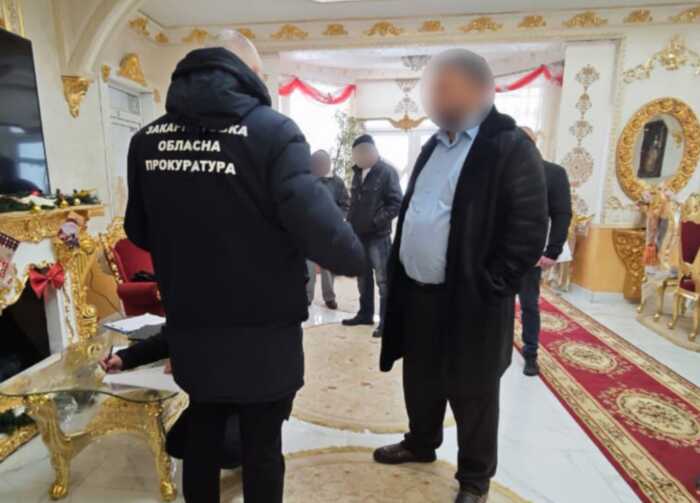 Депутата Берегівської райради Арсенія Богара взяли під варту за приховування мільйонів і елітних авто в декларації