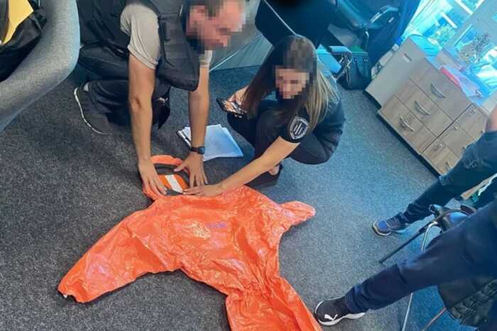 Схема з неякісним спорядженням: у Вінниці фірма отримала майже 3 мільйони за браковані костюми для ДСНС