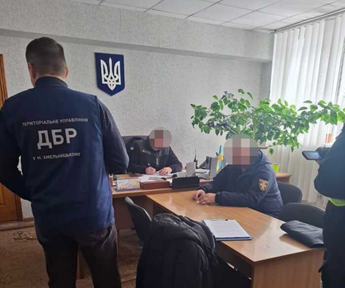 На Хмельниччині керівництву ДСНС повідомили про підозру через закупівлю неякісних костюмів на 14 мільйонів гривень