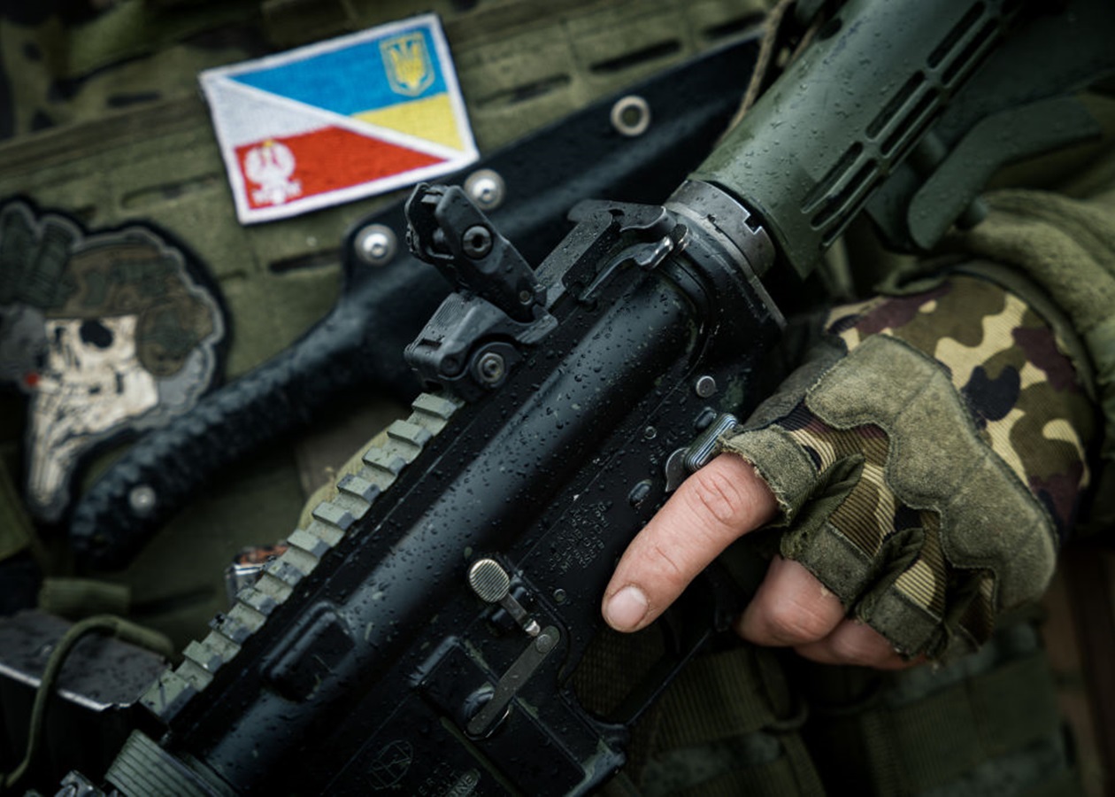 Поляків, які воюють за Україну, звільнили від кримінального покарання