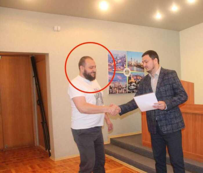 Фіктивні посвідки і порожні розділи декларації: заступник начальника ДМС Дніпропетровщини Деркач приховав частину майна