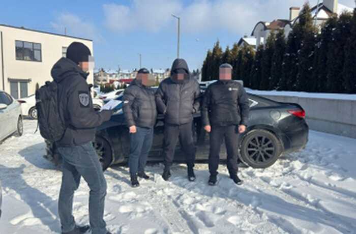 Посадовець військової частини Рівненщини за гроші оформляв військовослужбовців на тилові посади, — ДБР