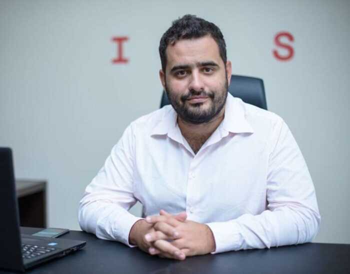 Андрій Довбенко, якого НАБУ розшукує у справі про розкрадання сотень мільйонів через АРМА, будує репутацію інвестора у Британії