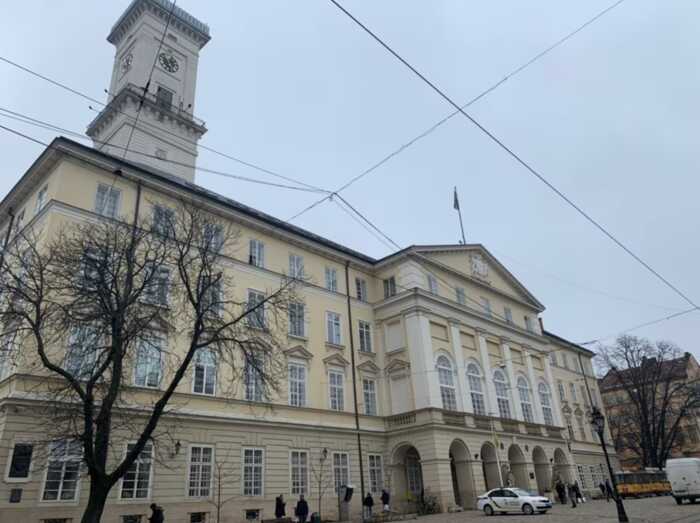 СБУ прийшли з обшуками до міської ради Львова