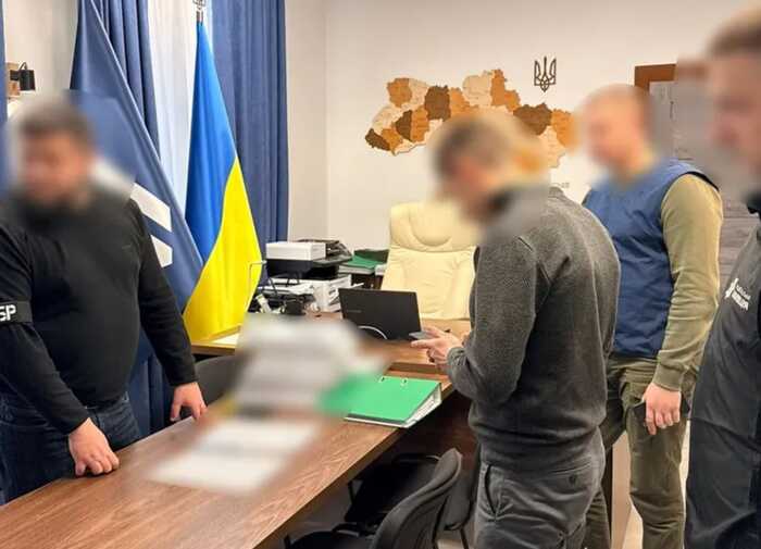 16 пікапів для армії купили із завищеною ціною: ексначальнику Рівненського ТЦК оголосили підозру