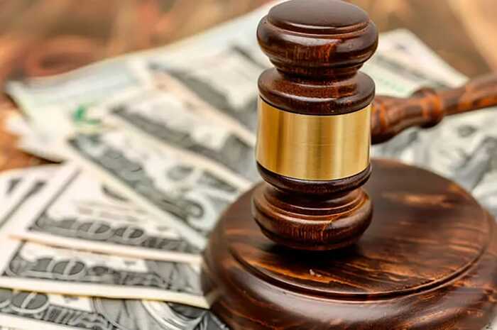 Хабар за уникнення мобілізації: юристку центру правової допомоги затримали під час отримання 2560 євро