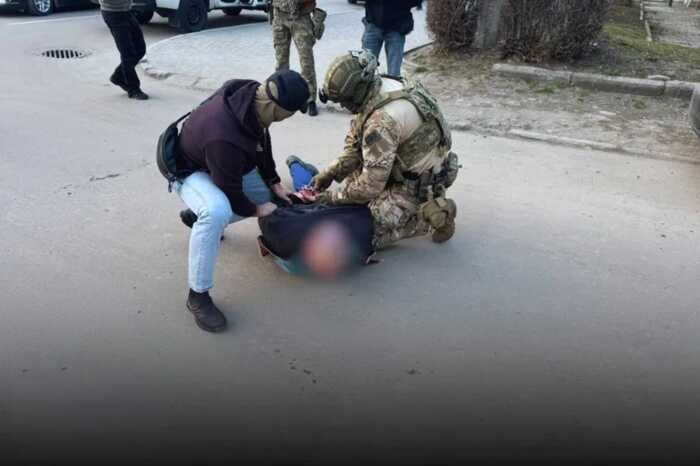 2000 доларів за зняття з розшуку: на Прикарпатті затримали в.о. начальника ТЦК