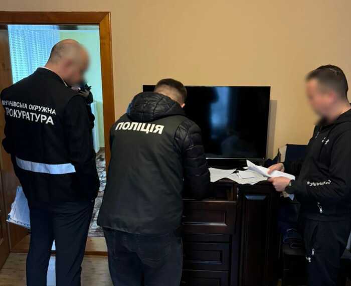 Нацполіція проводить масові обшуки у медзакладах по всій Україні