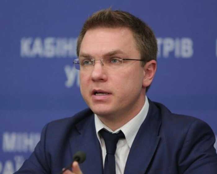 Після публікацій про будинок у Карпатах, квартиру під Києвом і дорогі авто під час війни експосадовець Мінкульту Артем Біденко оголосив Telegram «загрозою державі»