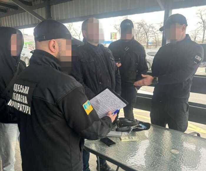 В Одесі затримали митника Віктора Голованя на хабарі у 9000 доларів — він брав гроші за кожну фуру
