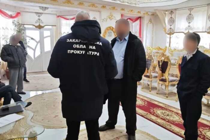 На Закарпатті судитимуть депутата, який «сховав» у декларації Ford Mustang та Mercedes S-Class