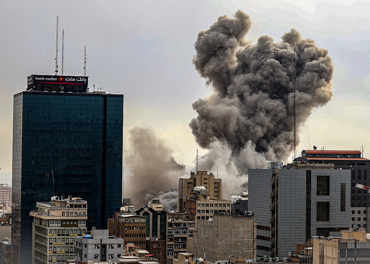 СюжетВійна на Близькому Сході. Онлайн