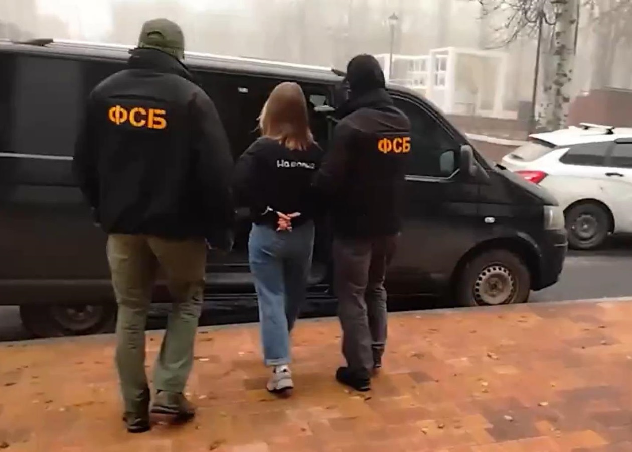 У Волновасі росіяни затримали 18-річну українку "за державну зраду"