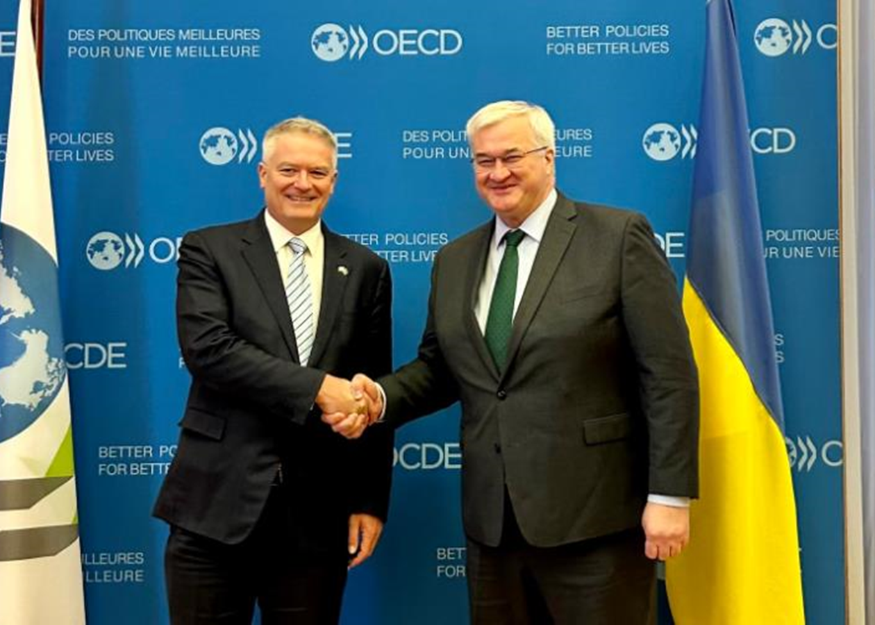 Сибіга зустрівся у Франції із генсеком ОЕСР