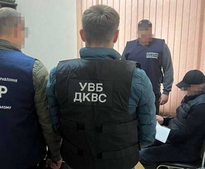 Преміював сам себе: на Вінниччині керівнику колонії оголосили підозру у розтраті 400 тисяч гривень