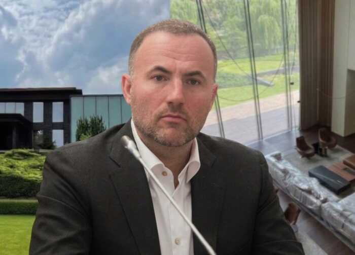 Маєток із кінотеатром і масажним салоном: суд розблокував активи підсанкційоного олігарха Фукса в Козині на понад 200 мільйонів гривень