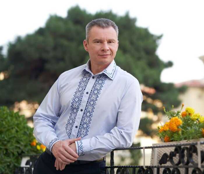 Понад 1,3 мільйона зарплати, тисячі доларів готівкою і криптоактиви: як виглядають фінанси топчиновника МЗС Владислава Каневського