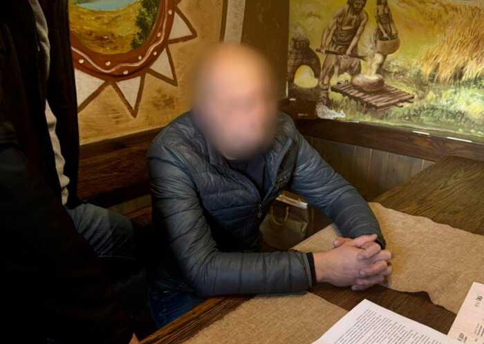 100 тисяч доларів хабаря: у «Укрзалізниці» затримали заступника керівника департаменту