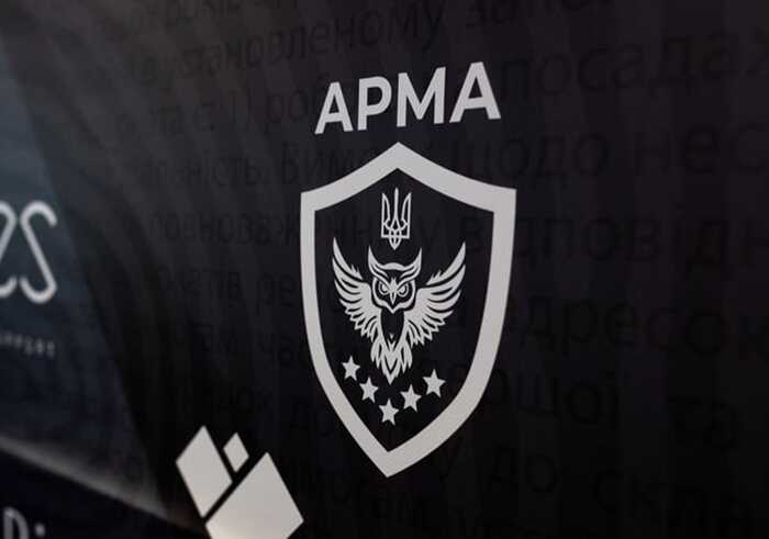«Договір» без сили: АРМА викрило незаконних мешканців у київському будинку ексміністра Захарченка