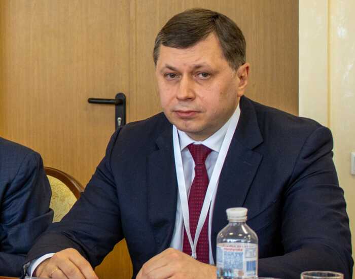 Yaroslav Holovachov, head of the Kyiv Court of Appeal, is purging the internet of investigations into the family’s property empire worth 3 million dollars