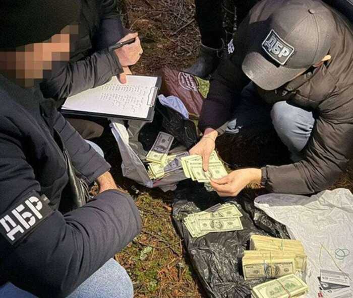 Скандал у київській поліції: зі скриньки «Укргазбанку» зникли вилучені під час обшуків кошти