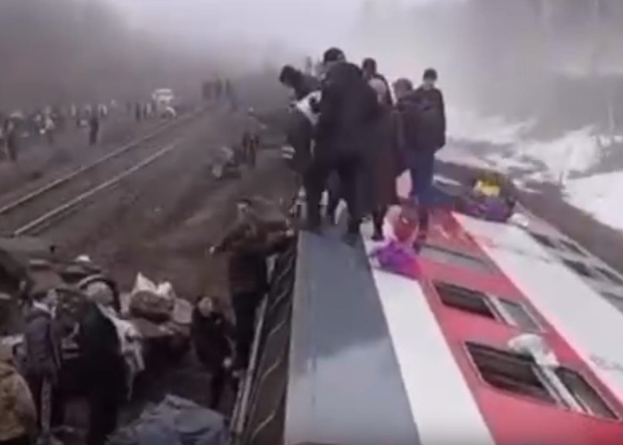 В Росії перекинувся пасажирський поїзд